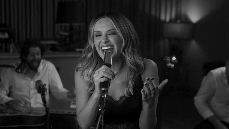 Carly Pearce | 29 (The Performance)