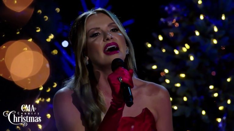 Carly Pearce – O Holy Night (Live From CMA Country Christmas 2021)